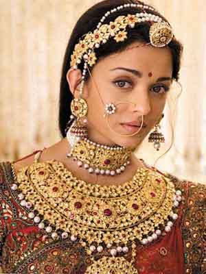 Aishwarya Rai Wedding Dress Designer