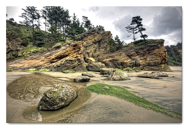 Devils Punch Bowl Oregon Low Tide