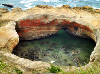 Devils Punch Bowl Oregon Low Tide