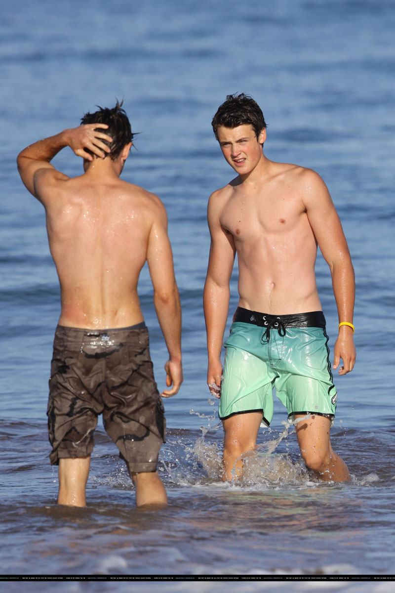 Dylan Efron And Zac Efron