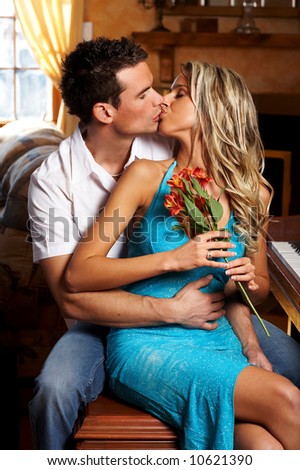 Images Of Love Couples Kissing