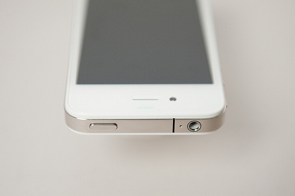 Iphone 4s White Or Black Better