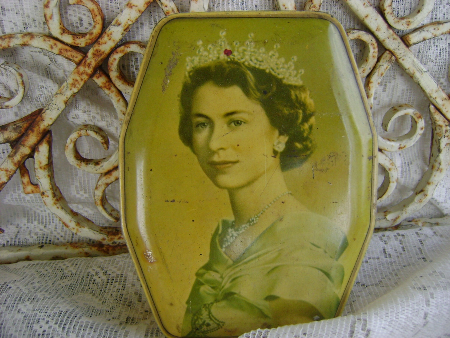 Queen Elizabeth 11 Coronation Memorabilia