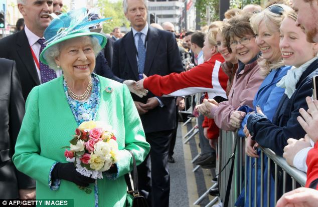 Queen Elizabeth Crown Weight