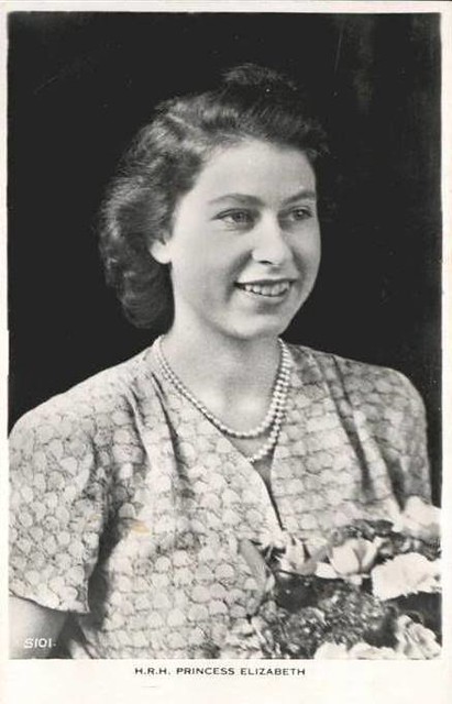 Queen Elizabeth Young Photos