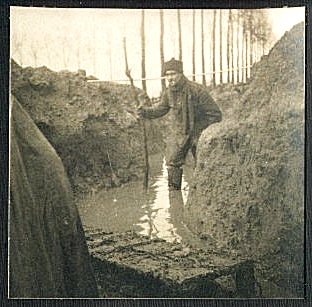 World War 1 Soldiers In Trenches